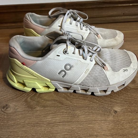 On Running Shoes - On Running Cloud Tec Helion